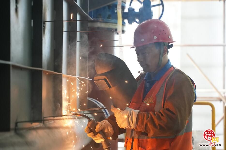 融媒·见证｜燃煤消耗没变，供热面积大了；新添燃气锅炉，余热也能回收——供暖季来了“新主力”