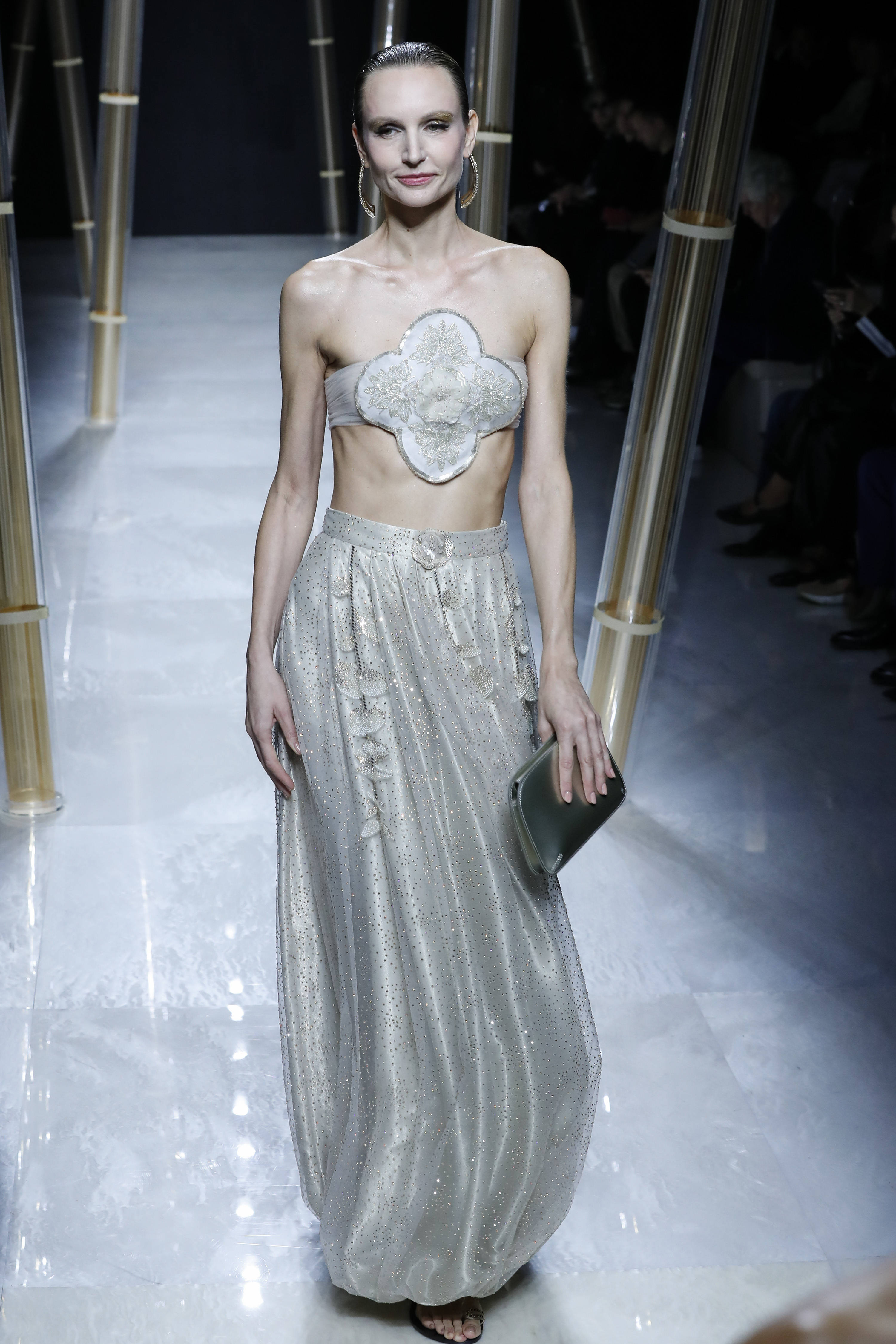 外代二线巴黎时装周,2024乔治阿玛尼时装秀