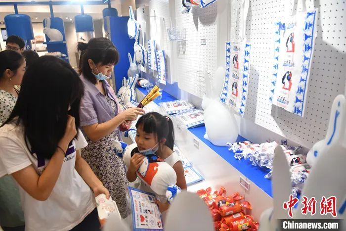 「十年·中国观察」国潮俘获“Z世代”，中国人审美旨趣向内看