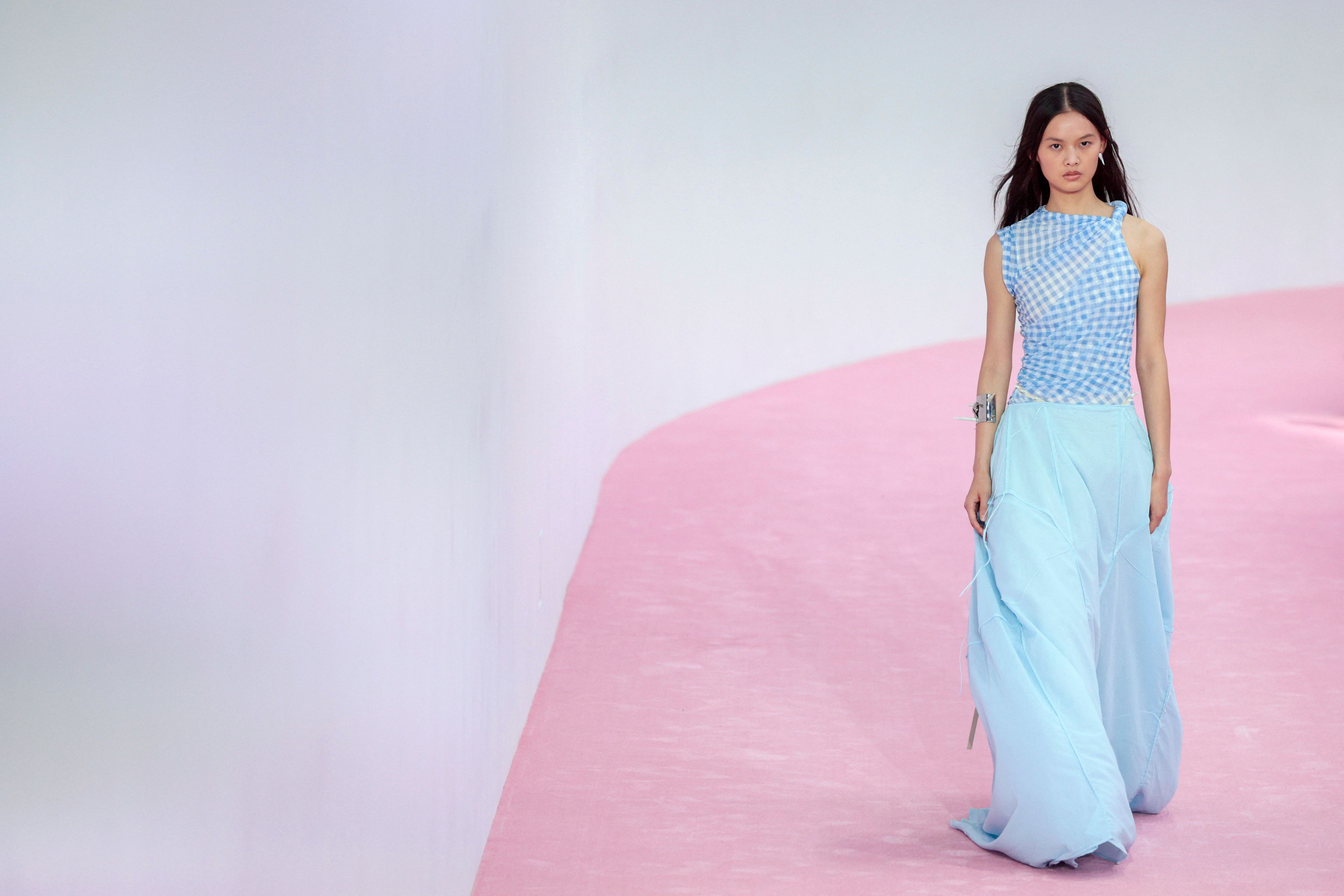 巴黎时装周ninaricci品牌时装秀,巴黎时装秀acne2023秋冬