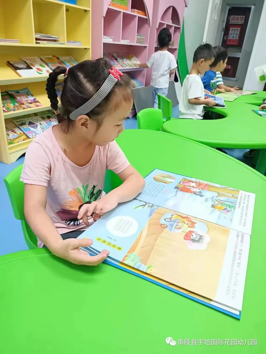 点赞他们在危急时刻挺身而出,点赞他们在烈日下的坚守