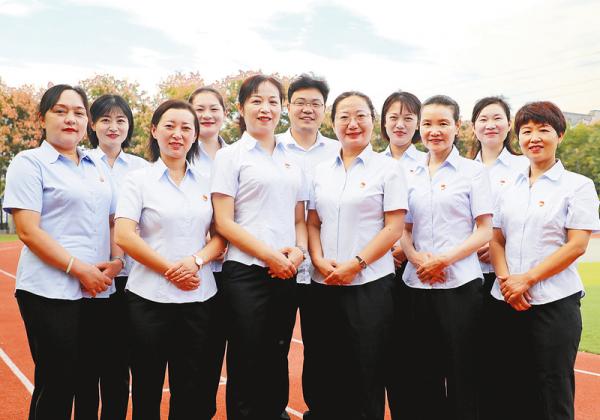 立德树人以德育人,立德树人桃李满园