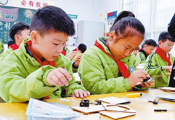 立德树人以德育人,立德树人桃李满园