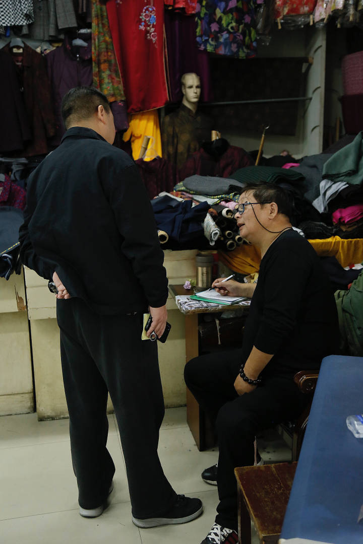 天一冷，这里就“热”，杭州老店豫丰祥过冬用品火了，意外是很多小年轻来光顾