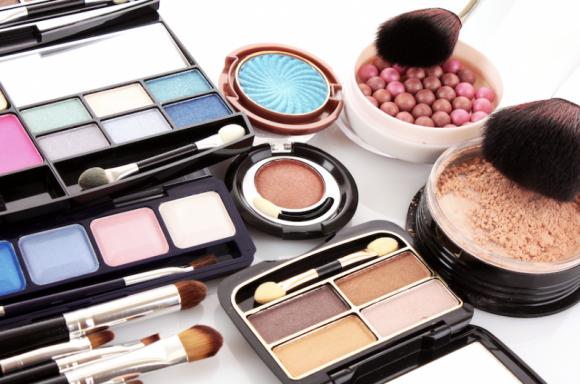 国货美妆崛起趋势,国货美妆告别线上