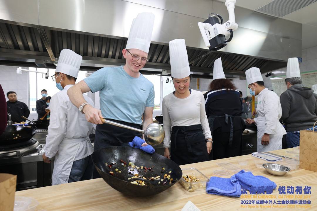 打乒乓球国际赛,飞盘打靶趣味运动会