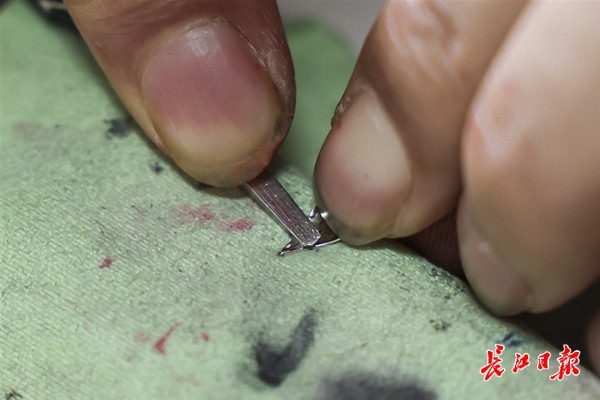 自制好用的钢笔品牌有哪些,卖笔小伙一年修了2000多支钢笔