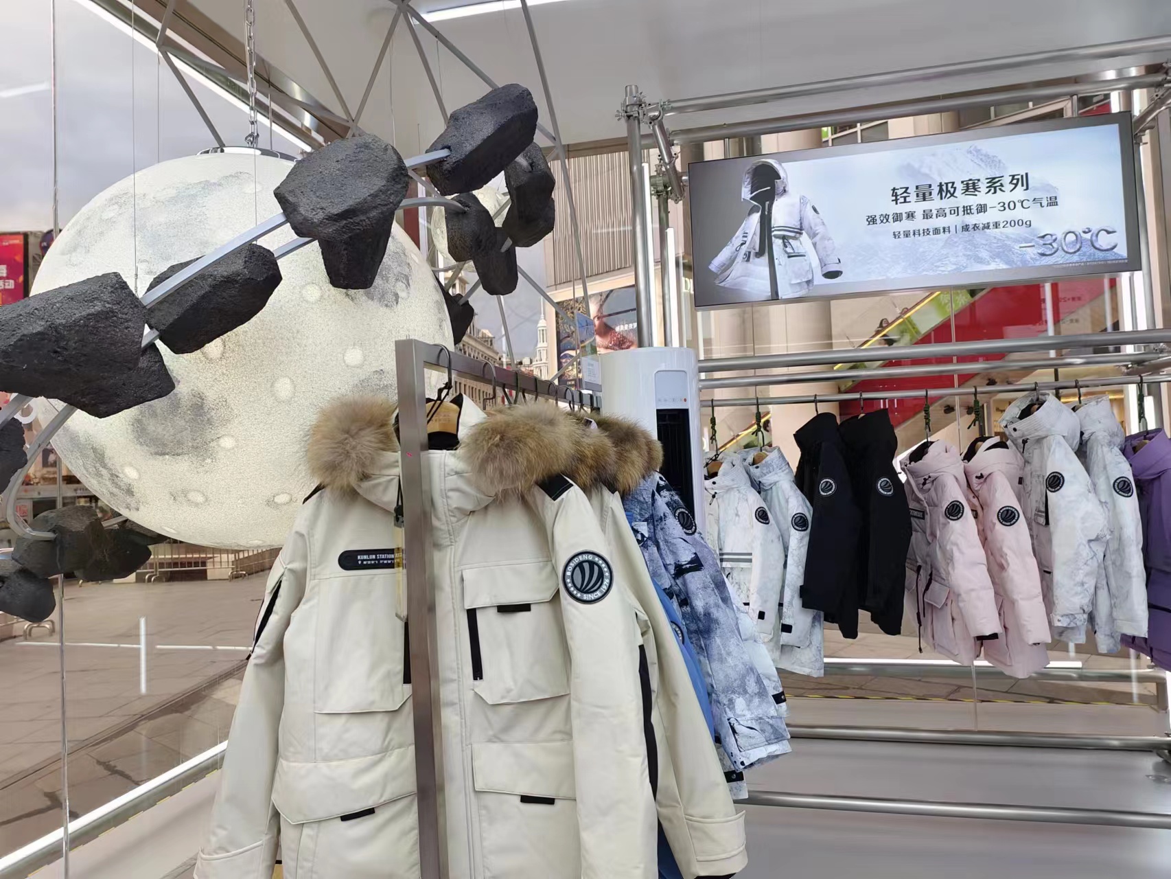 羽绒服迎来销售旺季,羽绒服上架天气