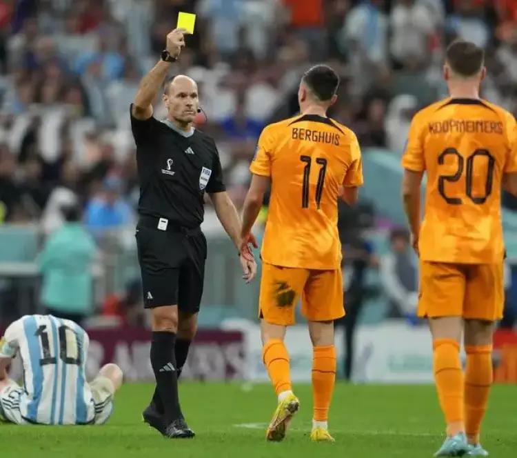 “小公主”本是执法世界杯决赛的头号热门，可惜荷阿大战自毁前程