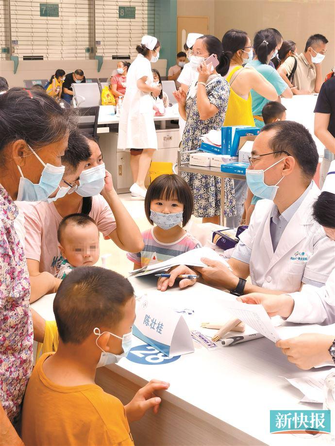 孩子反复高热三天退不下来怎么办,儿童一直高烧不退医生很淡定