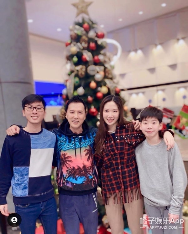 甄子丹全家近照曝光,还记得精武门吗
