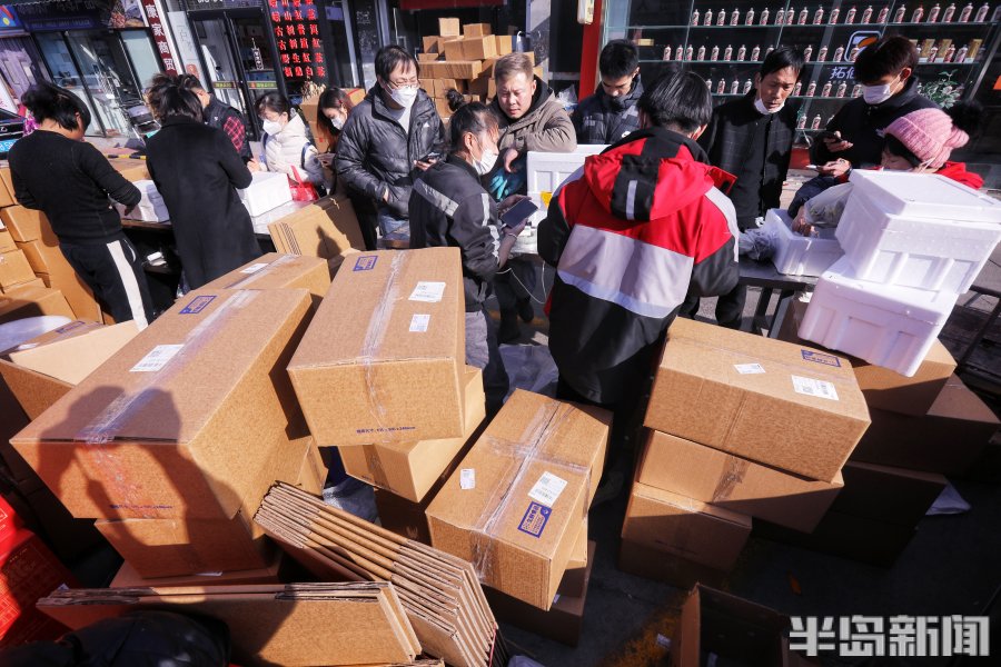 进入腊月门，“快递春运”海鲜唱主角！商家：高档海鲜遇“冷”，平价货更受欢迎