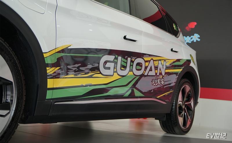 性能不变但细节拉满到店体验极狐阿尔法T国安版车型