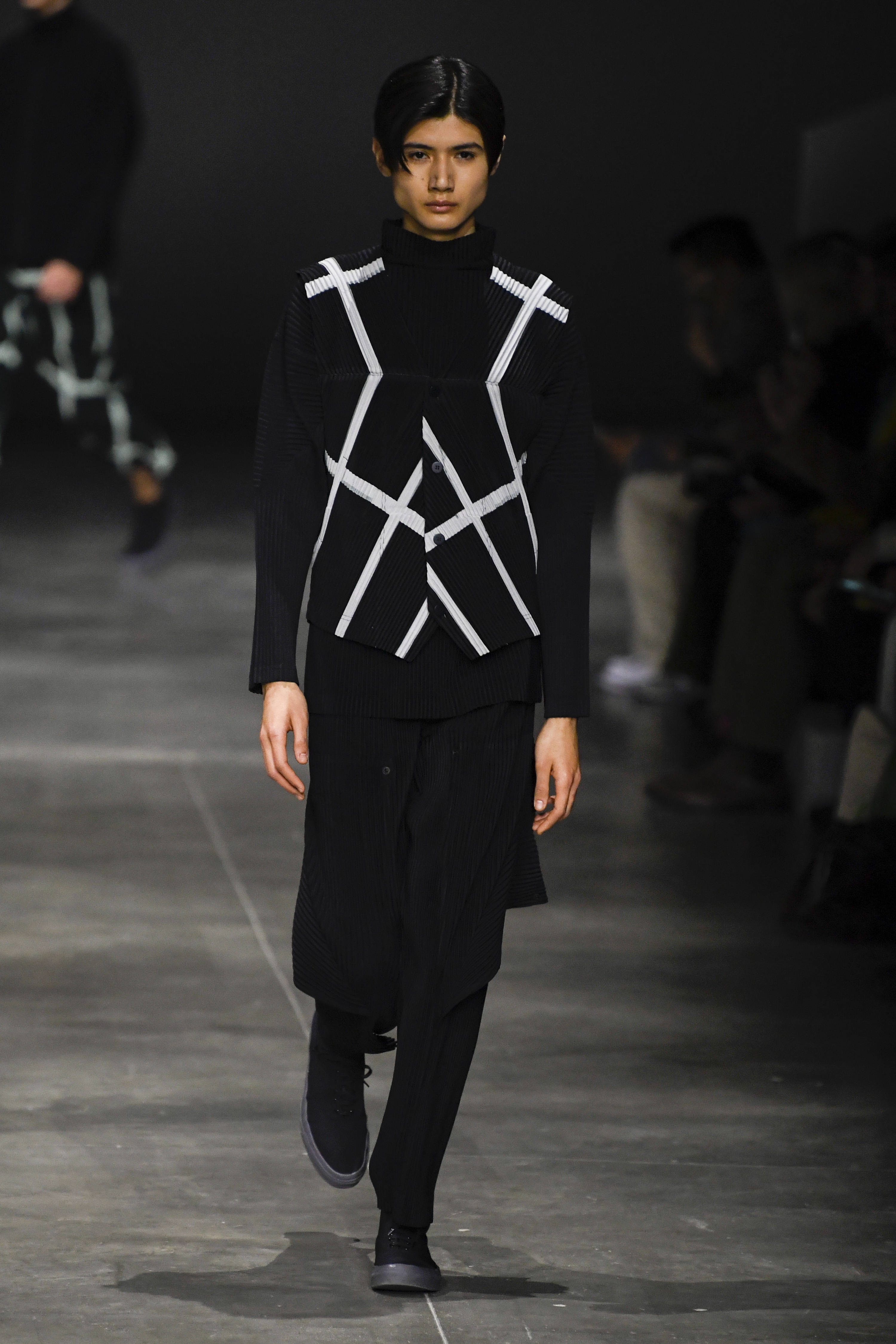 巴黎时装周2023男装秀场,2022夏季流行男装时装秀