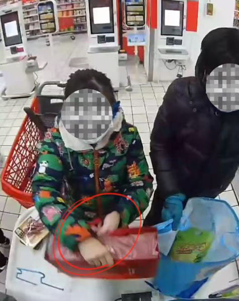 男子超市零元购被抓求饶,女子在7家商场零元购被抓