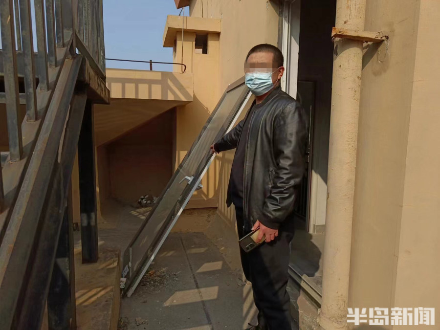 半岛调查丨又起波澜！小区物业经理与业主肢体冲突，致对方三根肋骨骨折，一审获刑八个月