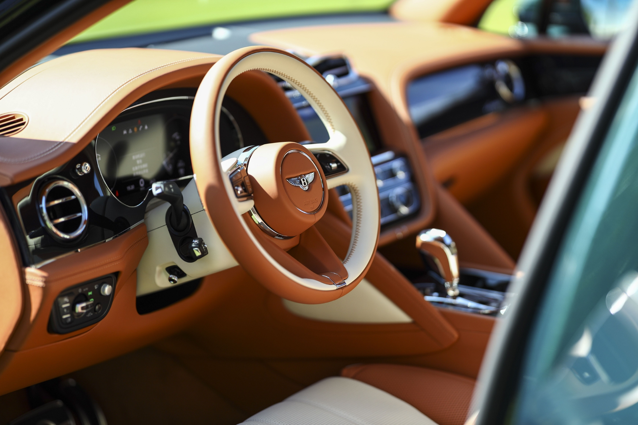 宾利添越bentaygaspeed,2023款宾利添越4.0黑武士落地价