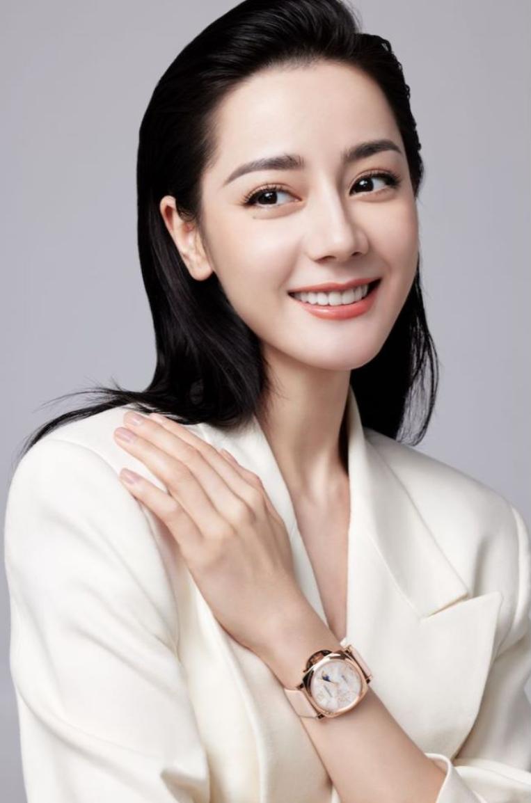 相沛腕间，自由敢爱沛纳海携手全球品牌代言人迪丽热巴致颂情人节