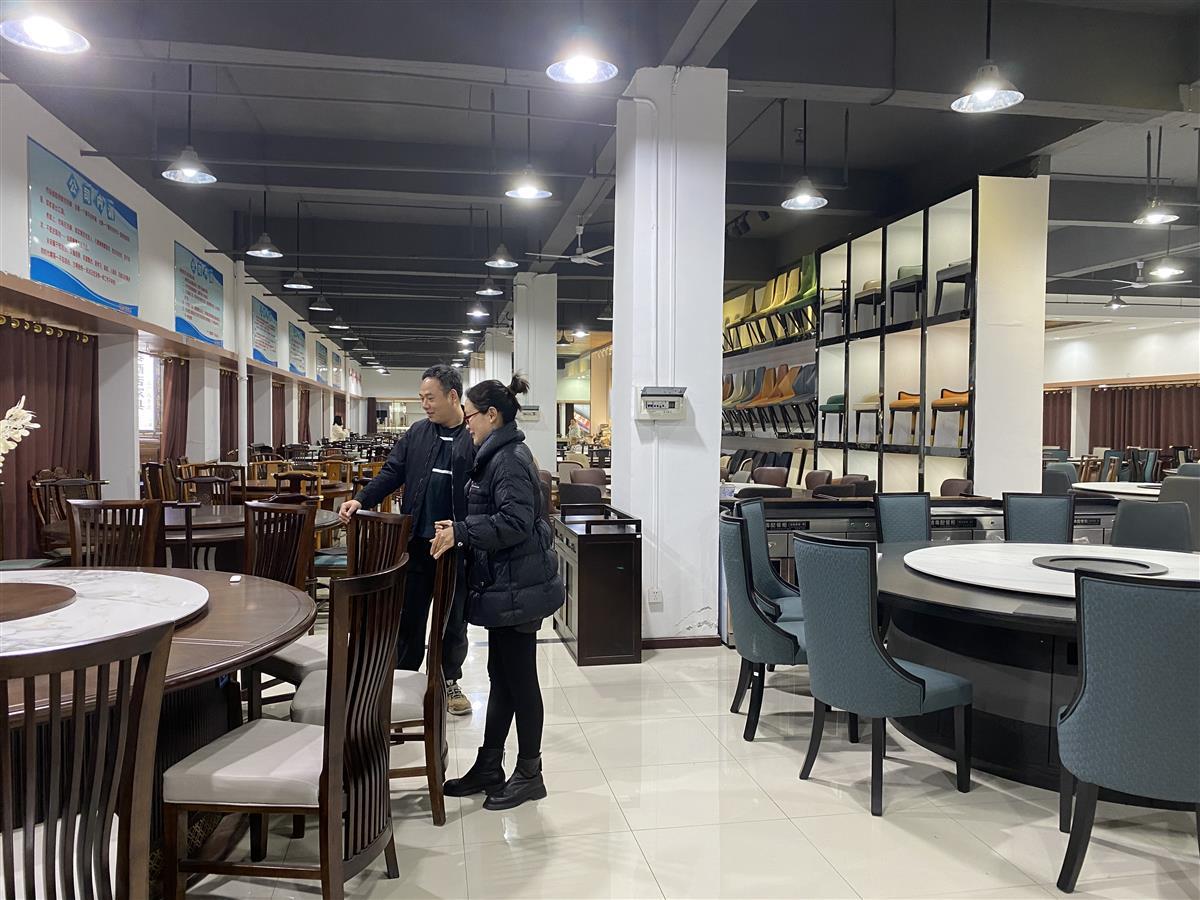 咖啡豆销量翻倍，酒店用品大批换新，折射商贸市场回暖——汉口北近千家“小店”新年换新颜