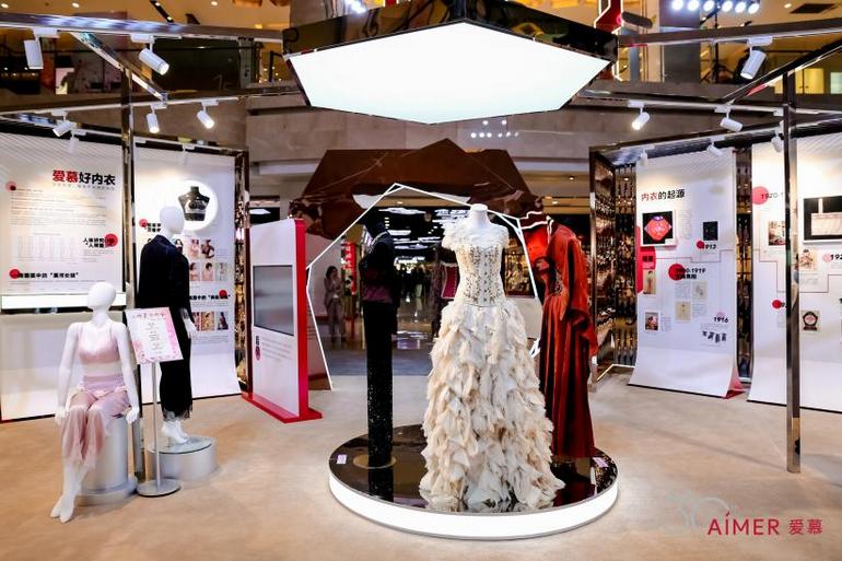 爱慕内衣展2002年,爱慕内衣发布会现场