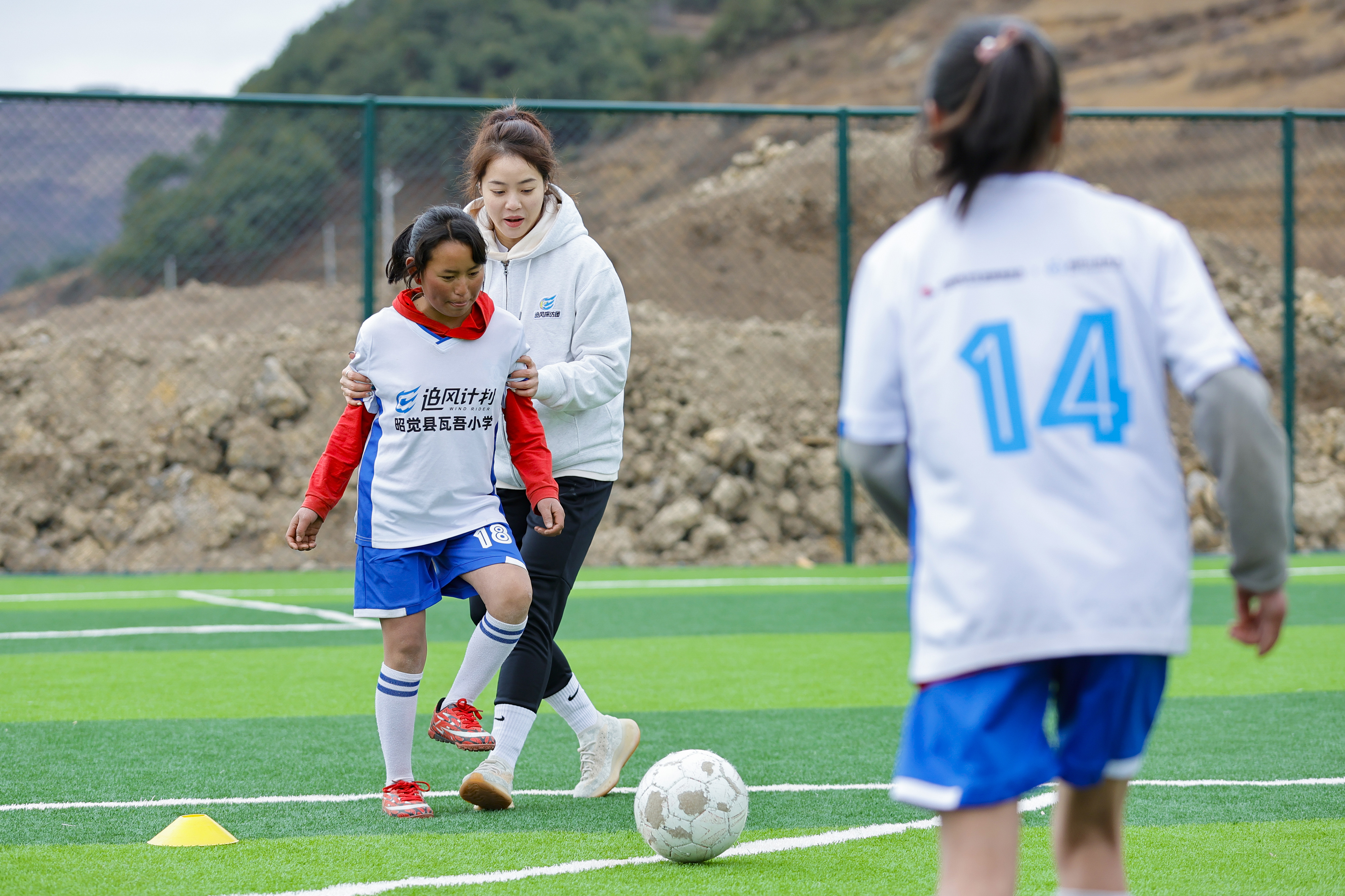 (新华全媒+)“玫瑰梦想球场”为大凉山女孩插上追梦翅膀,2