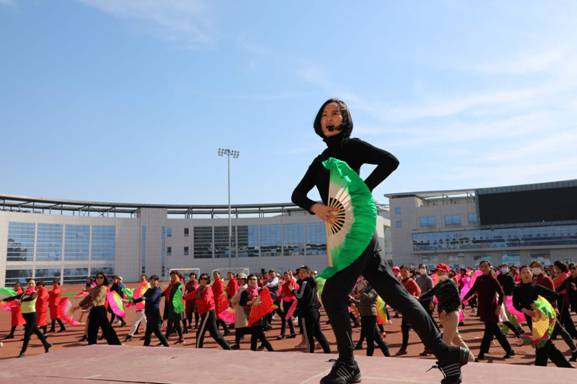 劳动公园尬舞整治,尬舞被揍