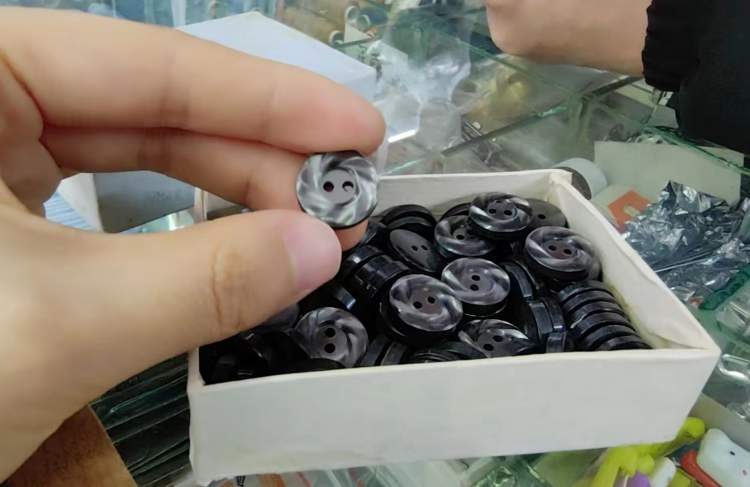 坚守上海人的持家有道，小小钮扣店开了40多年！阿姨妈妈说是“宝库”，主动多付钱希望能一直开下去|魔都宝藏小店⑦