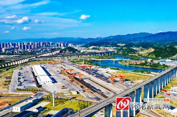 五个坚持聚合力民族团结谱新篇——怀化市创建全国民族团结进步示范市工作纪实