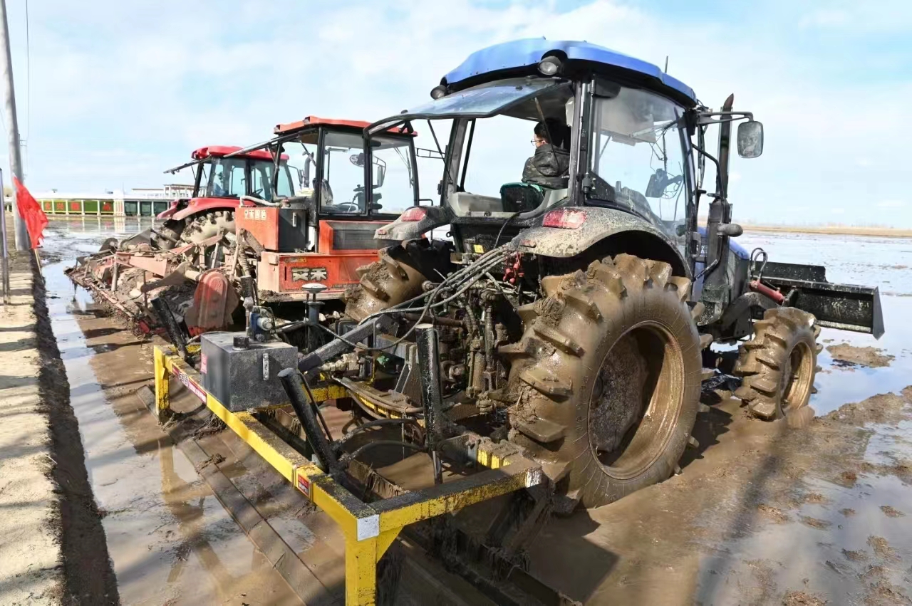 水田整地现场会,高效水田整地
