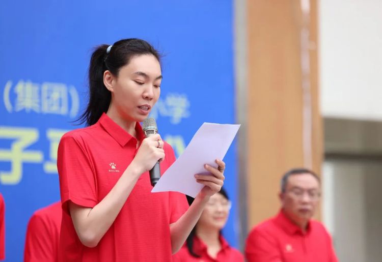 深圳湾畔动起来!女排奥运冠军助力科苑小学亲子马拉松