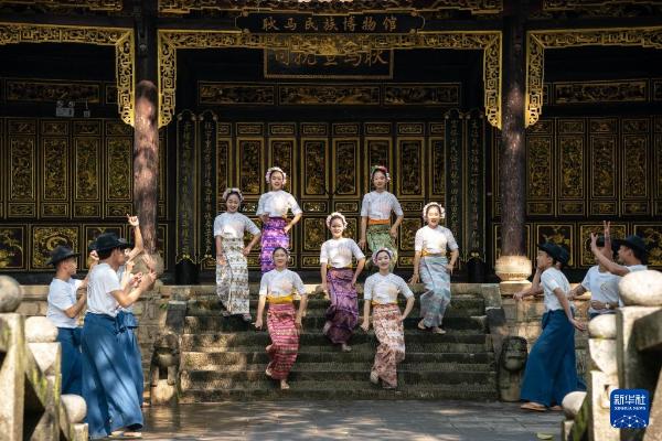 久违的一年一度泼水节,久违的泼水节