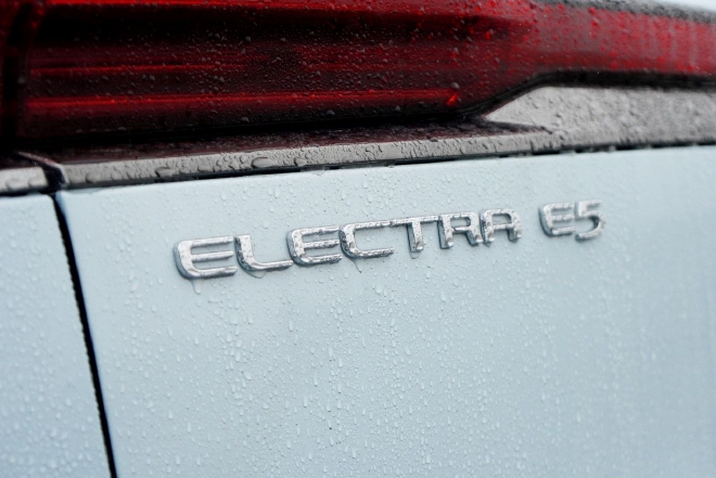 燃油车初次体验新能源车感受,燃油版混动版驾驶体验