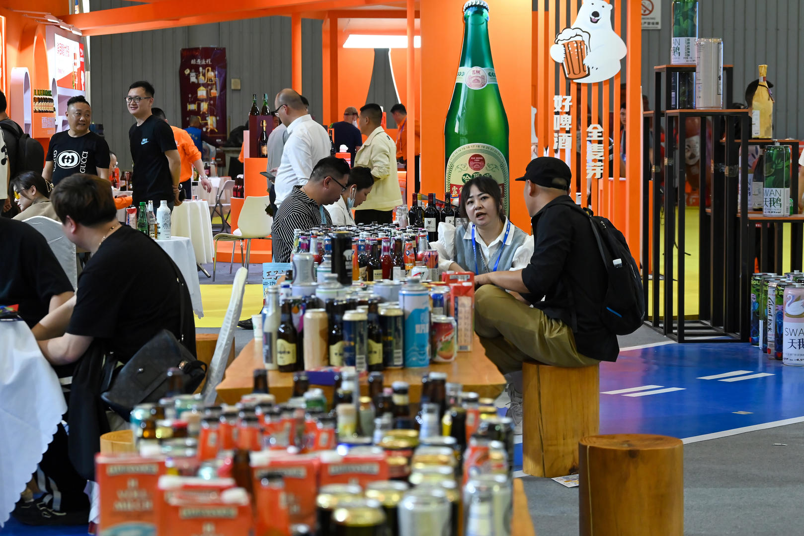 春糖观察丨热闹回来了，白酒经销商边逛边观望