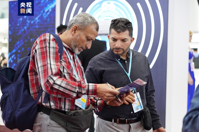 与世界相拥，让世界读懂——走过67载的广交会又现“万商云集”