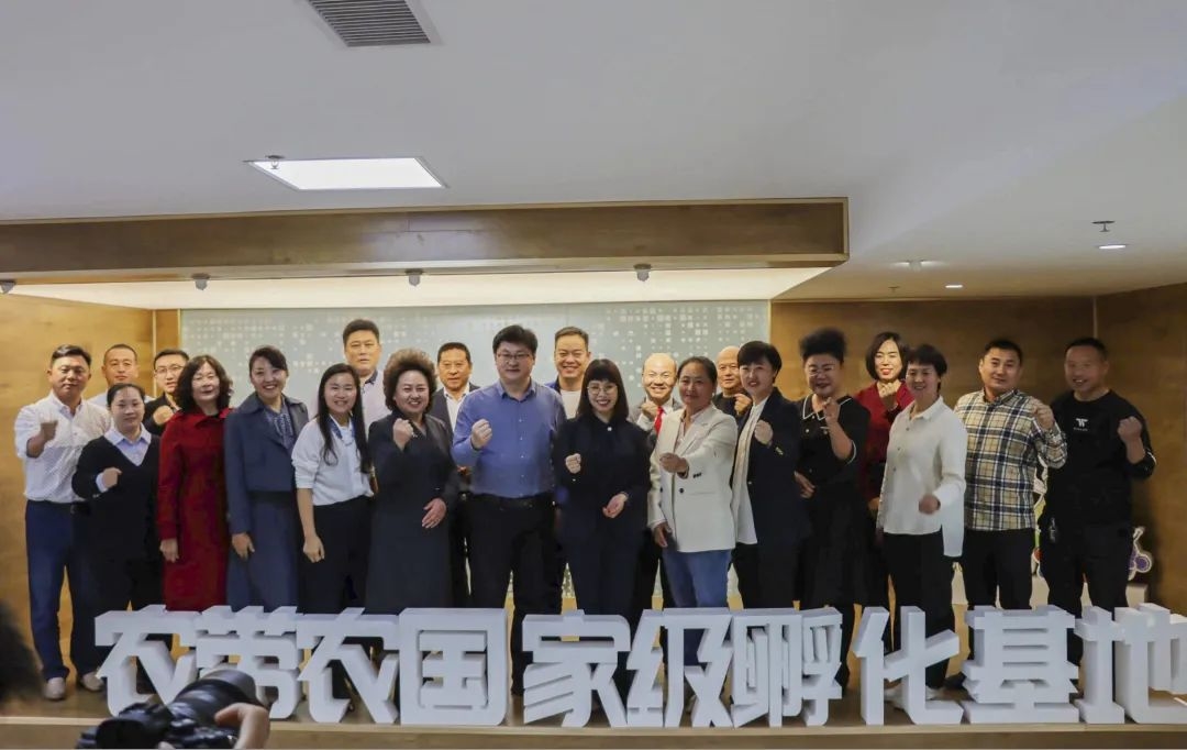 辛巴持续开展公益助农直播,辛巴公益助农最新消息