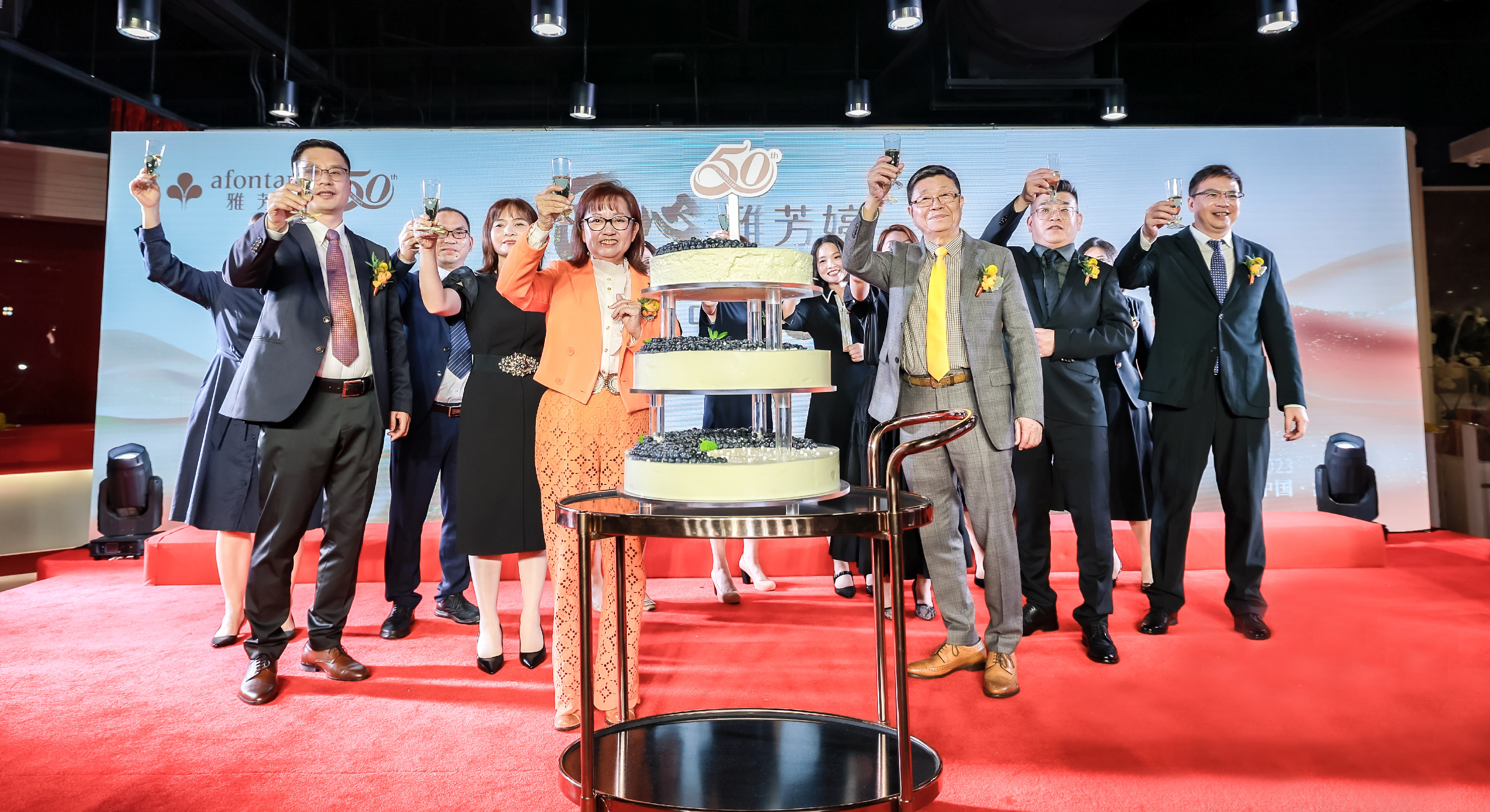 年方50，雅芳婷正年轻