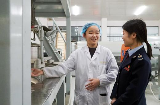 岚山：春风十里添绿意税惠万家到茶乡