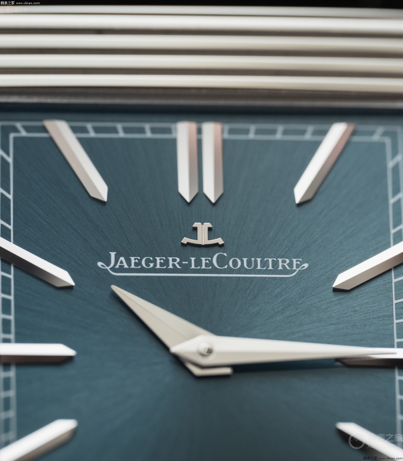 表中“奔驰S63/奥迪S8”，我愿称这只积家为“西装暴徒”