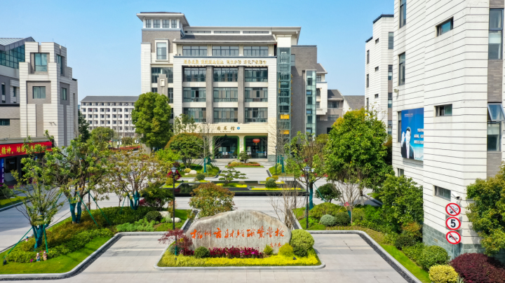 女儿上普高妈妈让孩子读职业高中,考上普高妈妈让去技校