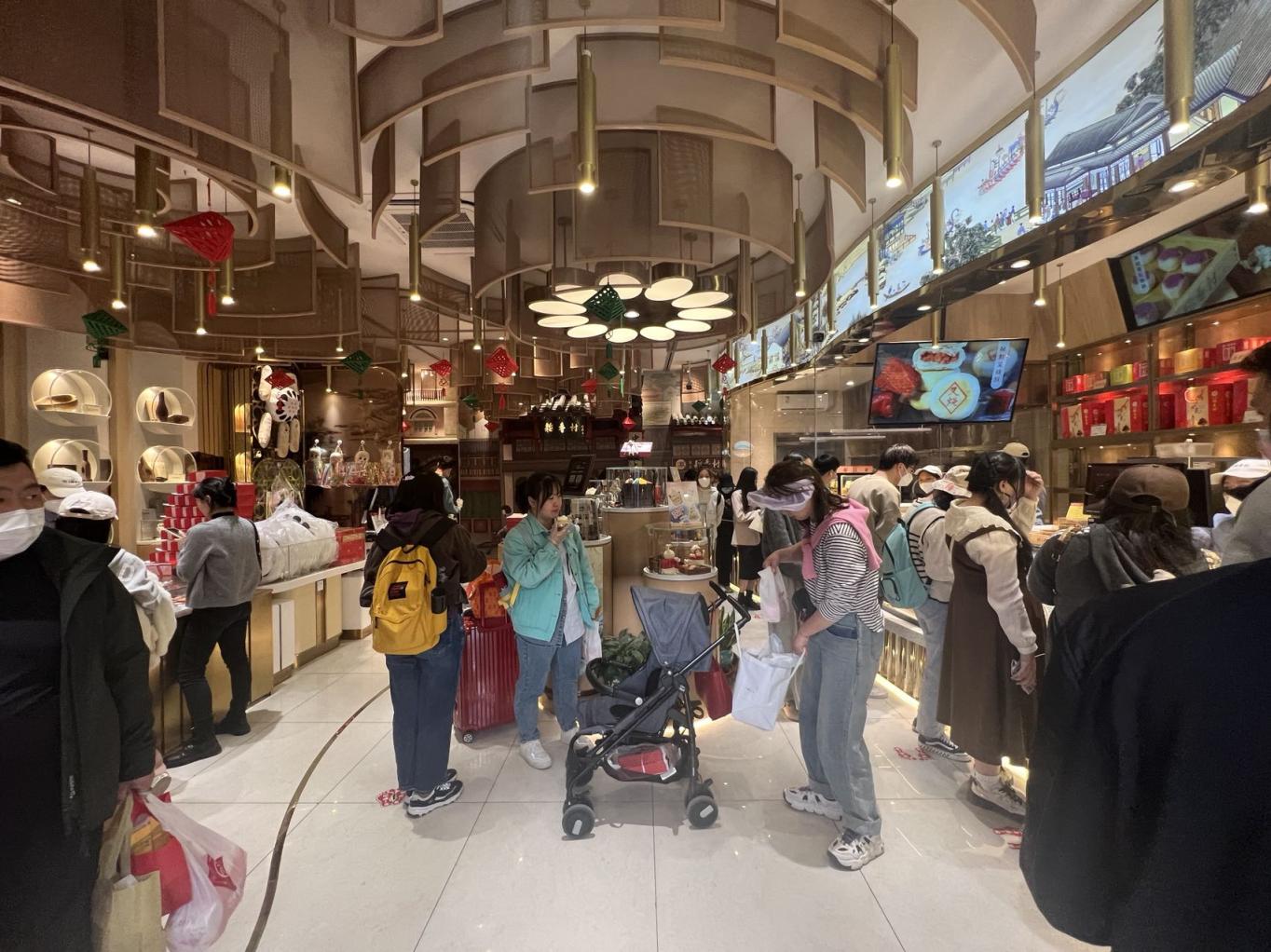 创新发展转型升级追求高质量发展,打卡北京老字号潮店渐成旅行标配