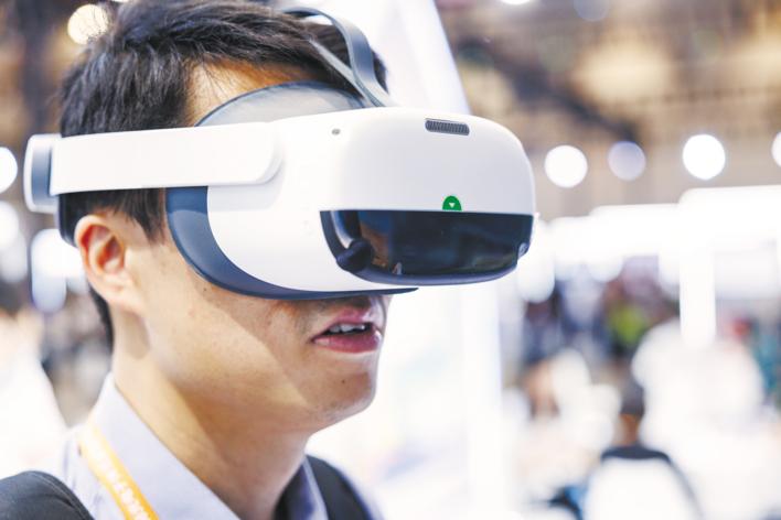 实现进口替代、技术行业领先、市场份额第一光博会上，激光“尖板眼”成果璀璨闪耀