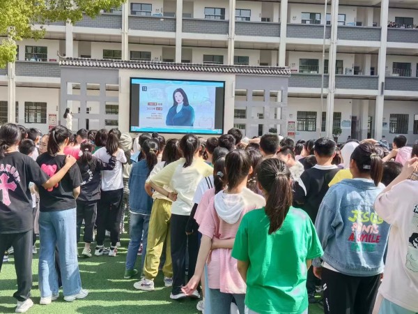 最新小学心理健康课堂实录,花园路小学开展心理健康教育讲座