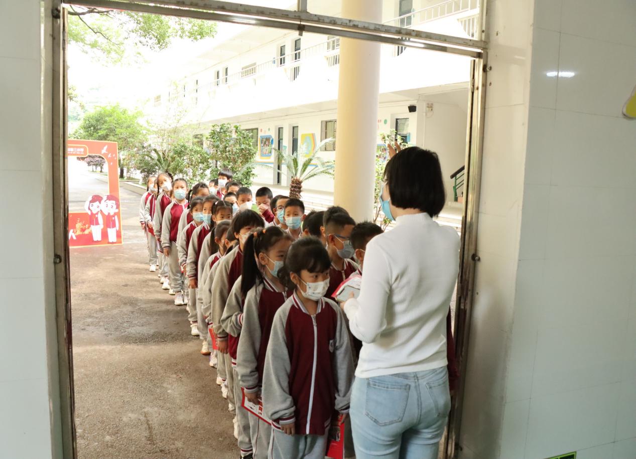 红领巾入队的知识,飘扬的红领巾光荣的少先队