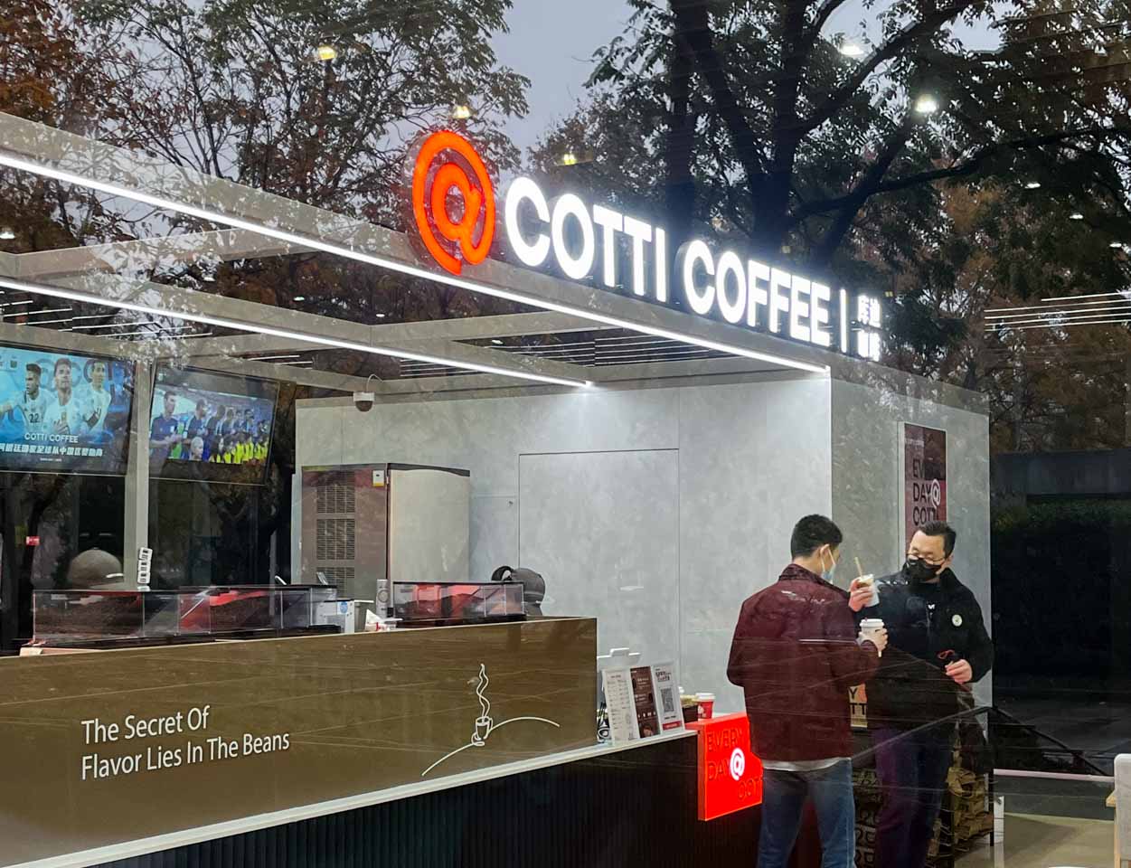 欠债的戴威和陆正耀再创业为什么都去卖咖啡