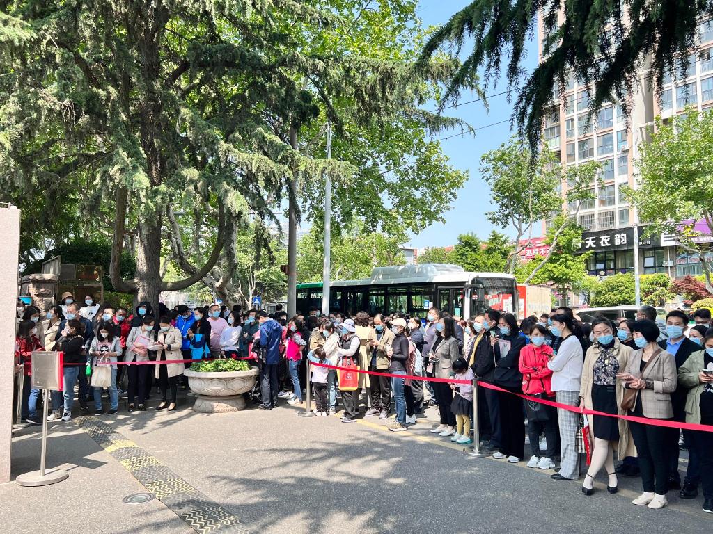 新闻周刊丨接“招”自招，备考陪考！两个中考家庭背后的故事