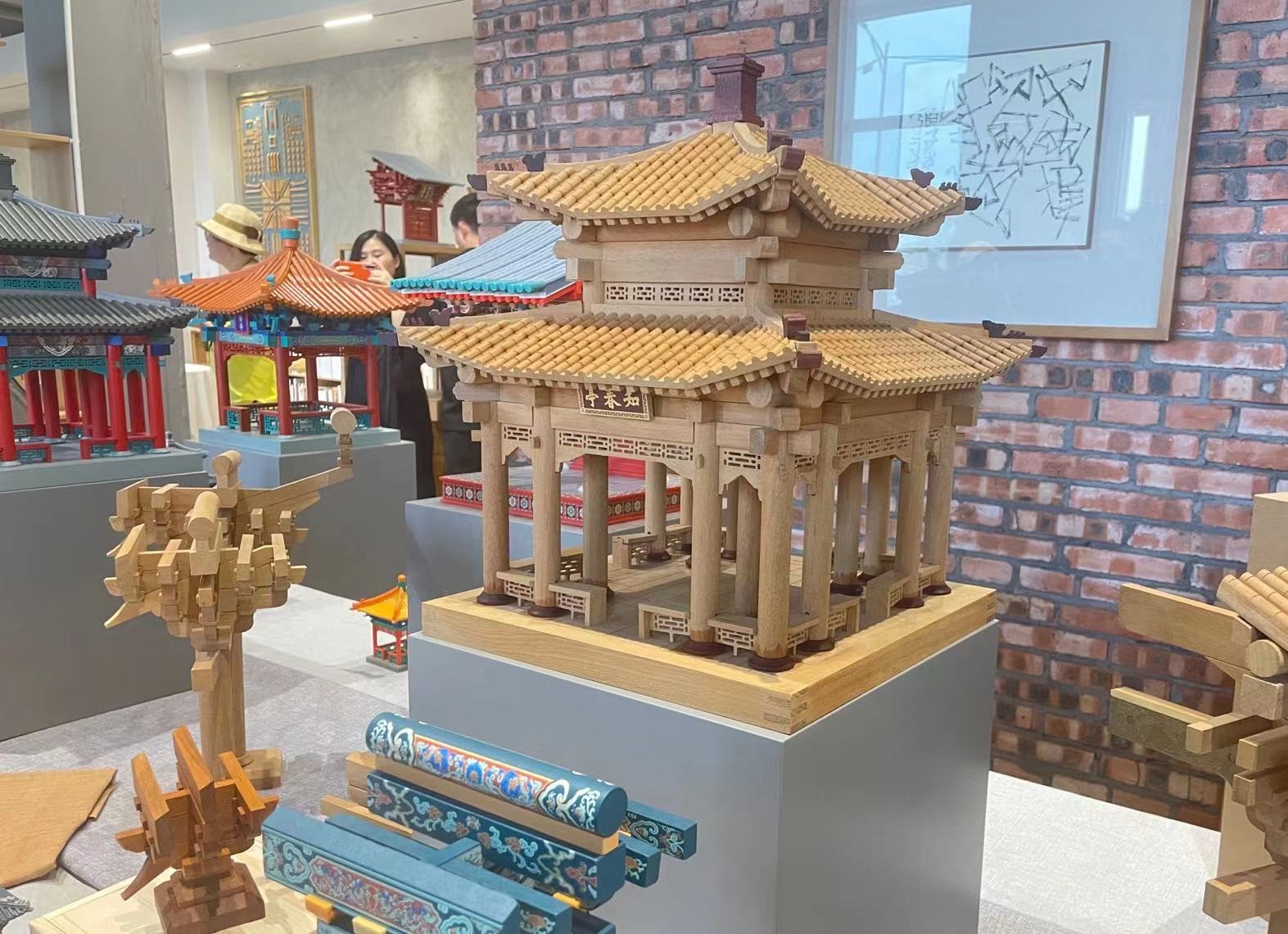 杭州亚运氛围特种兵打卡,打卡亚运e起潮临平