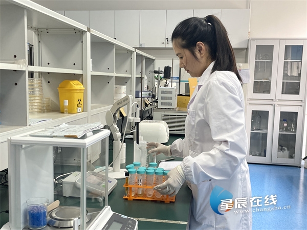 好young隆平丨谢小红：攻坚克难研发“纳米银”新科技快速净化“非洲猪瘟”