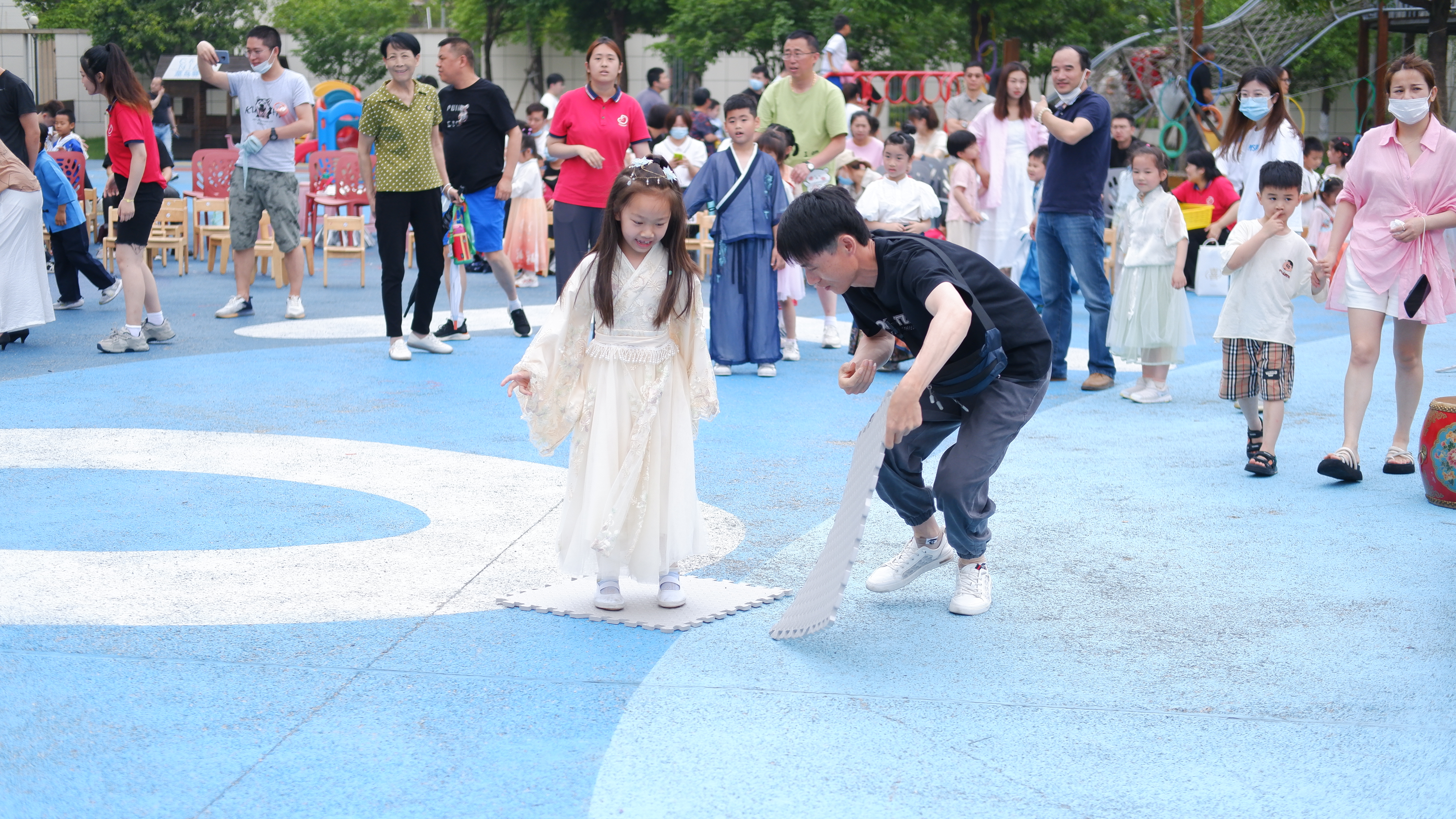 把运动馆搬进幼儿园,中国宋代汉服运动