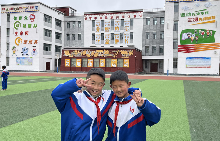 三江之源，绿茵场绽放美丽“同心圆”