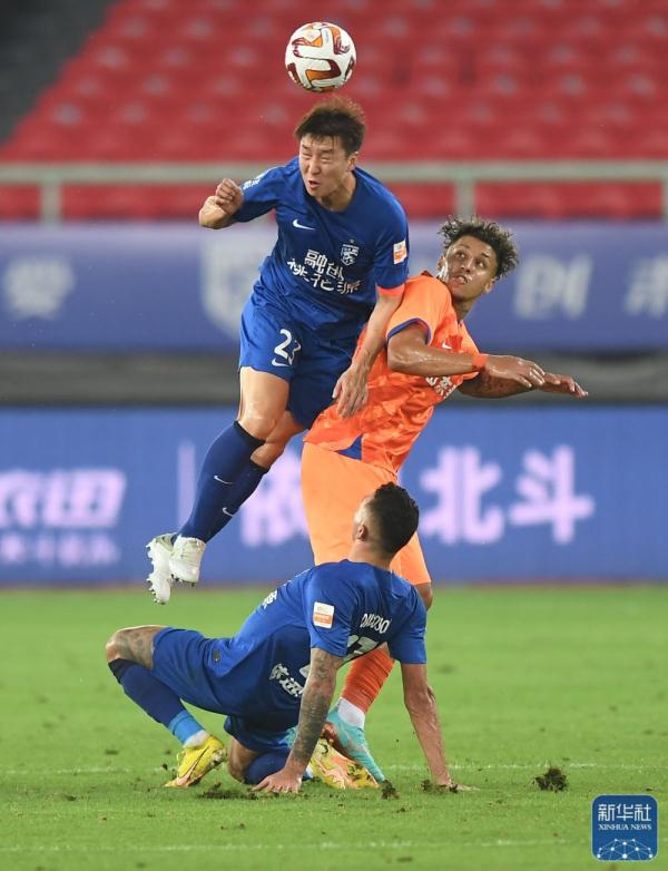 武汉三镇中超怎么升上来的,2022中超冠军三镇vs泰山